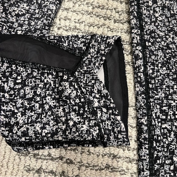 Lululemon Athletica cropped daisy dust leggings - Picture 6 of 12